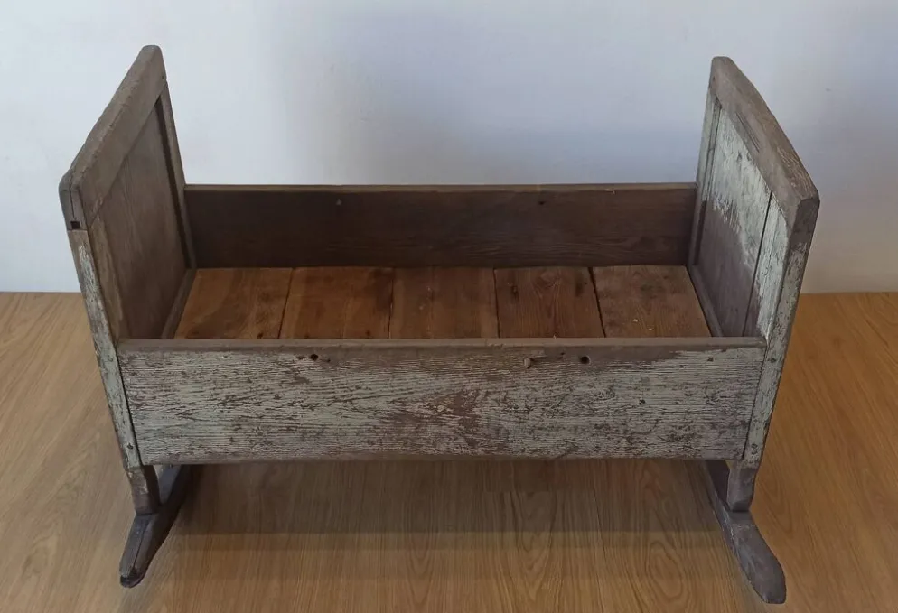 Berceau ancien et antique.