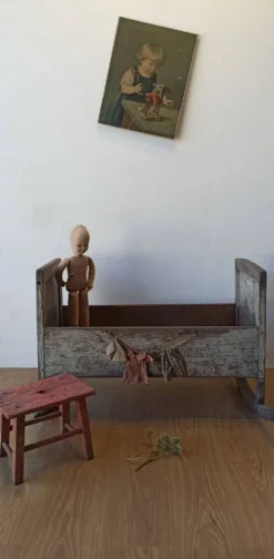Berceau ancien et antique.