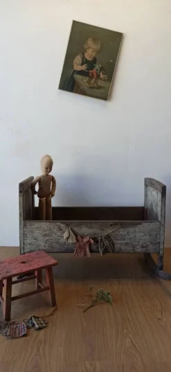 Berceau ancien et antique.