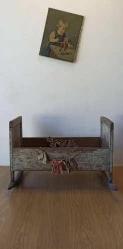 Berceau ancien et antique.