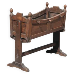 Berceau ancien jardinière