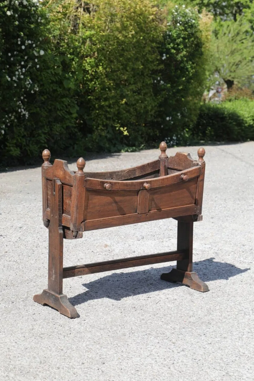 Berceau ancien jardinière