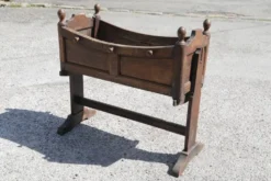 Berceau ancien jardinière