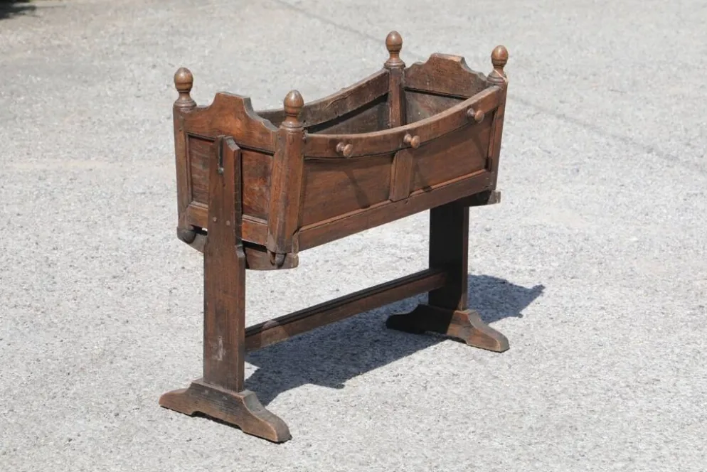 Berceau ancien jardinière