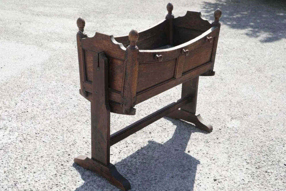 Berceau ancien jardinière