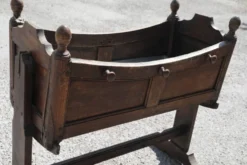 Berceau ancien jardinière