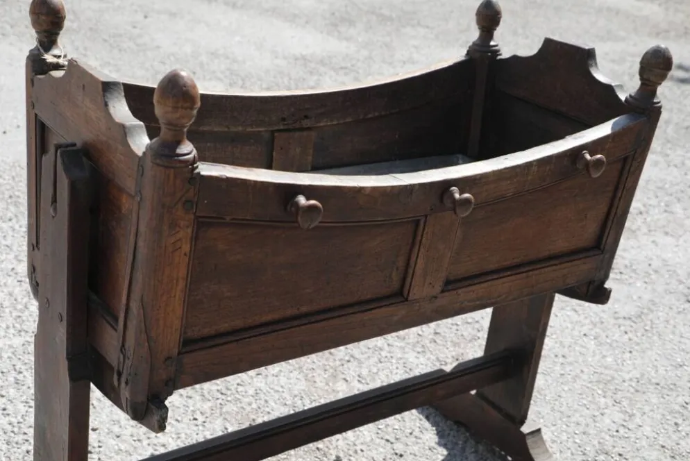 Berceau ancien jardinière