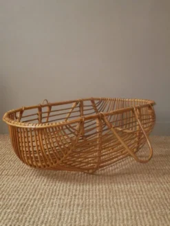 Berceau couffin Moĩse en rotin fabrication artisanale rotin osier vintage