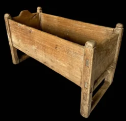 Berceau en bois tres ancien