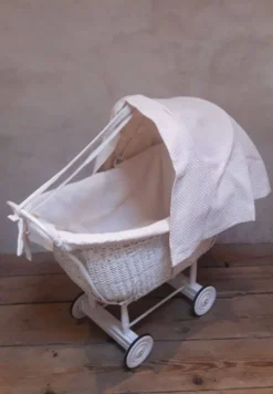 Berceau enfant en osier et bois peint