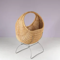 Berceau en osier des années 1960 provenant des Pays-Bas