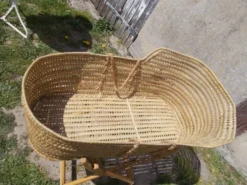 Berceau en rotin vintage
