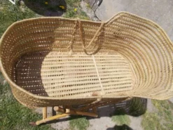 Berceau en rotin vintage