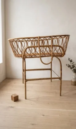 Berceau en rotin vintage
