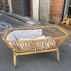 Berceau en rotin vintage