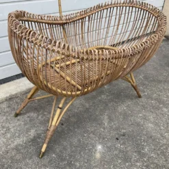 Berceau en rotin vintage