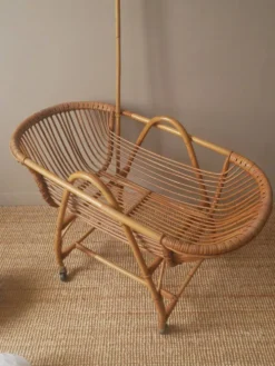 Berceau en rotin vintage couffin sur roulettes rétro design scandinave lit bébé