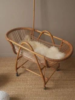 Berceau en rotin vintage couffin sur roulettes rétro design scandinave lit bébé