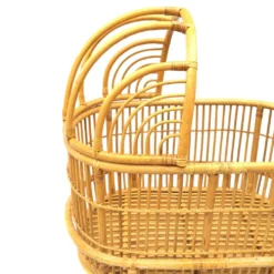 Berceau en rotin vintage pour bébé