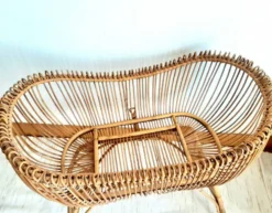 Berceau moïse en rotin vintage vers 1960