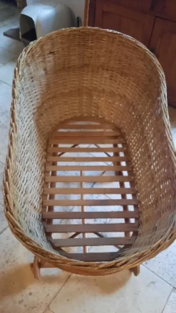 Berceau osier à roulette
