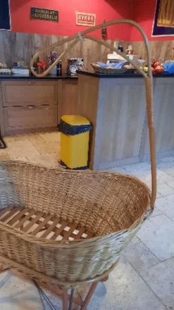 Berceau osier à roulette