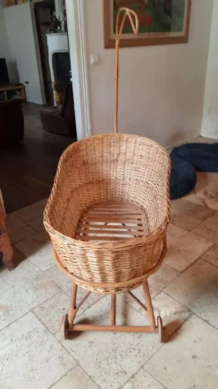 Berceau osier à roulette