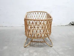 Berceau vintage en rotin