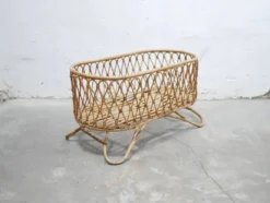 Berceau vintage en rotin