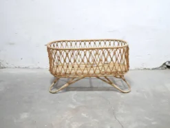 Berceau vintage en rotin