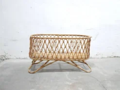 Berceau vintage en rotin