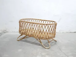Berceau vintage en rotin