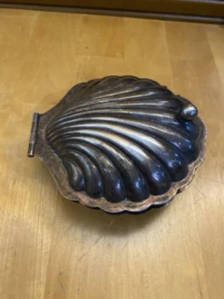 Beurrier ancien coquille St Jacques en métal argenté