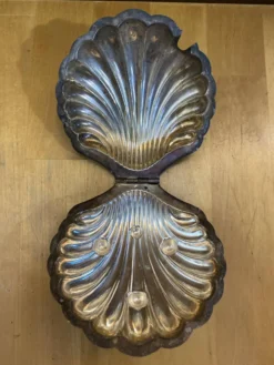 Beurrier ancien coquille St Jacques en métal argenté