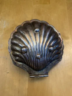 Beurrier ancien coquille St Jacques en métal argenté