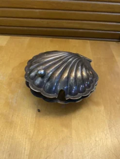 Beurrier ancien coquille St Jacques en métal argenté