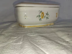 Beurrier ancien en faïence – Décor oiseau – Fin XIXe / début XXe