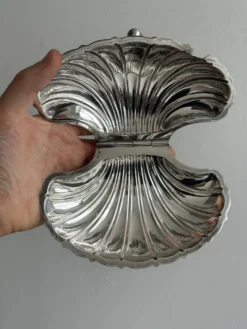 Beurrier ancien en métal argenté forme coquillage