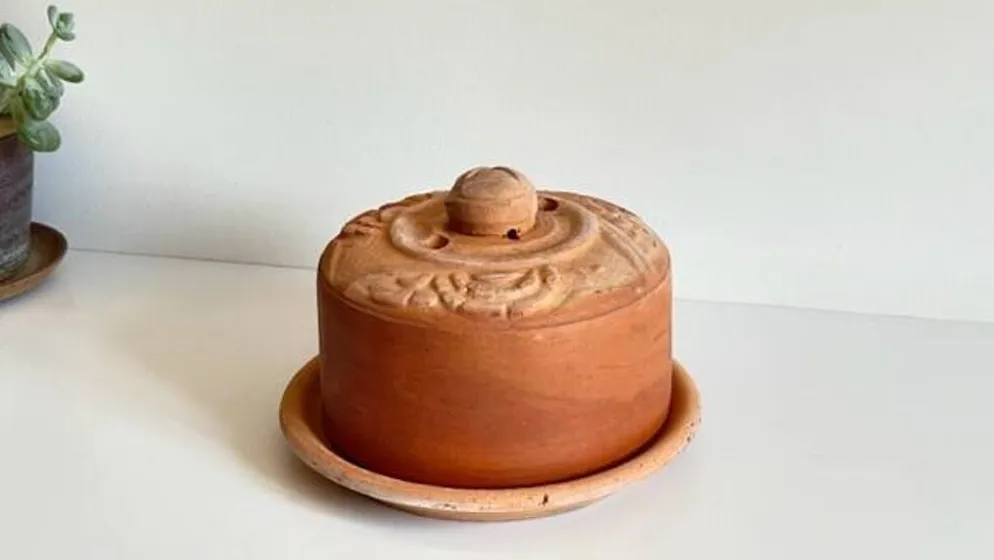 Beurrier Art Nouveau en terre cuite