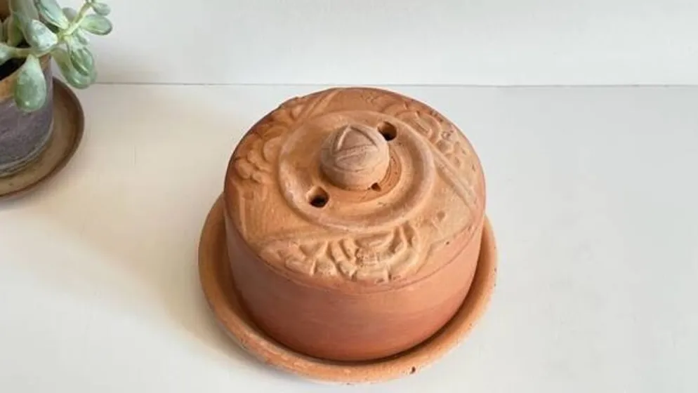 Beurrier Art Nouveau en terre cuite
