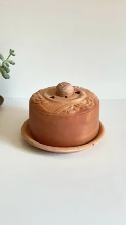 Beurrier Art Nouveau en terre cuite