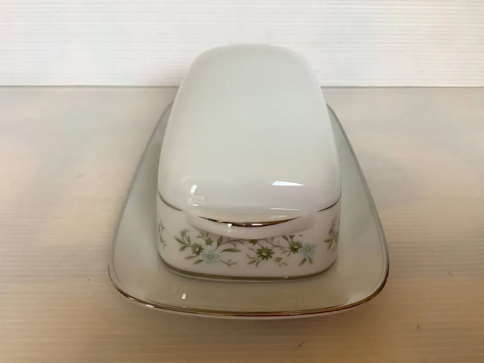 Beurrier à cloche noritake modèle Savannah