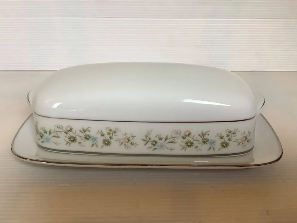 Beurrier à cloche noritake modèle Savannah