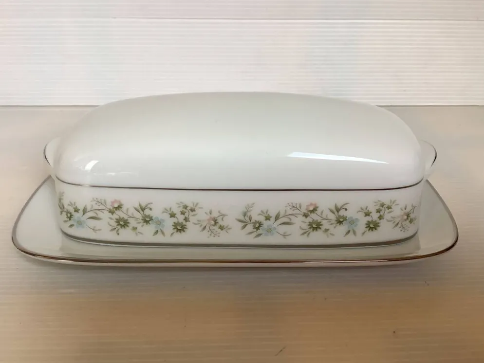 Beurrier à cloche noritake modèle Savannah