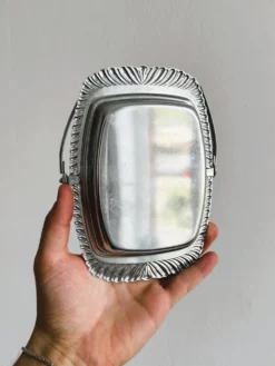 Beurrier, confiturier ancien en métal argenté et verre ciselé