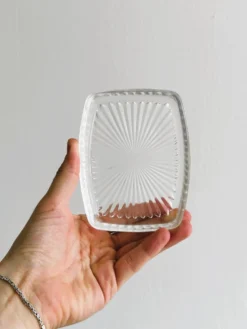 Beurrier, confiturier ancien en métal argenté et verre ciselé
