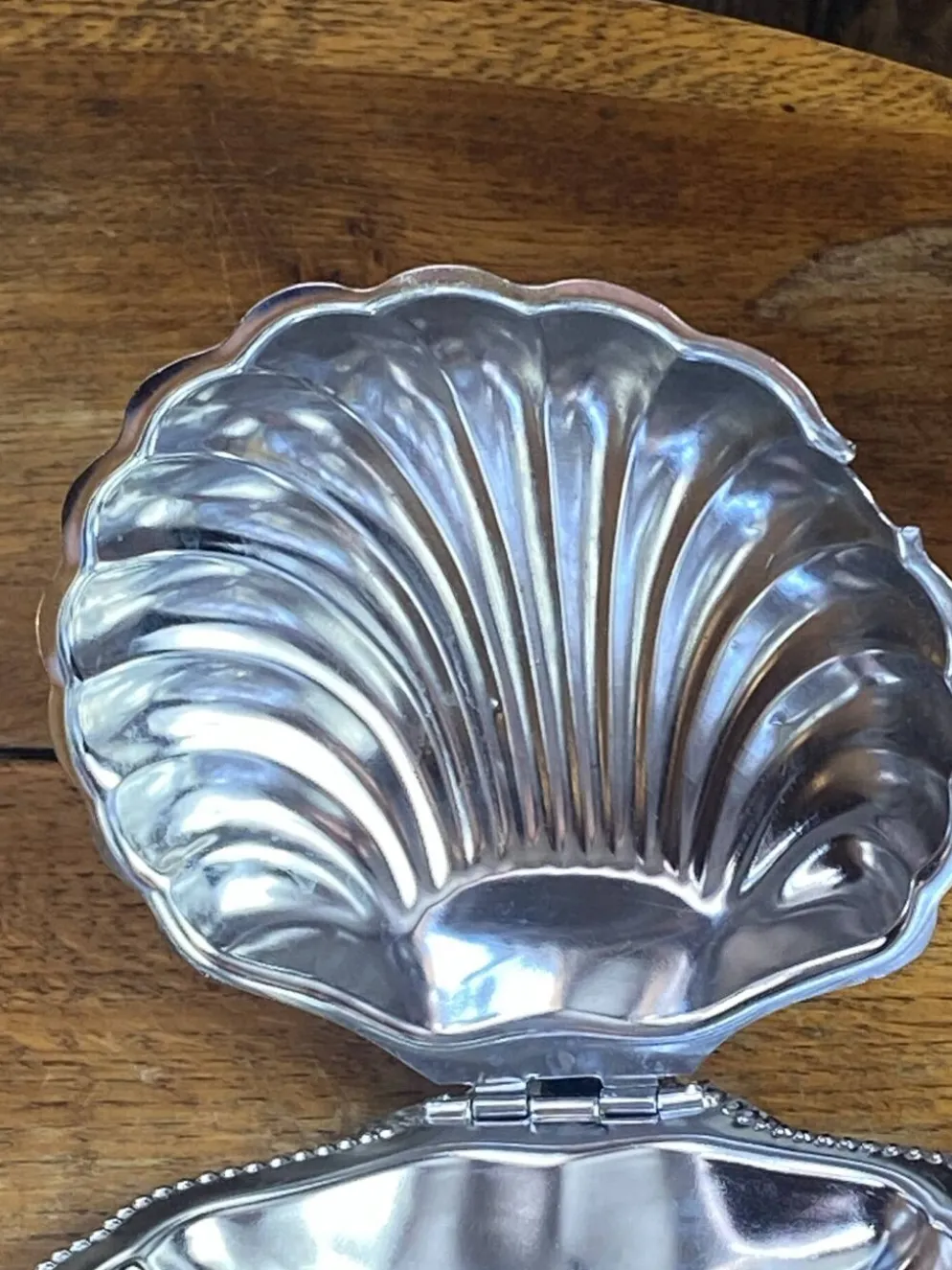 Beurrier coquillage en inox et verre bleu