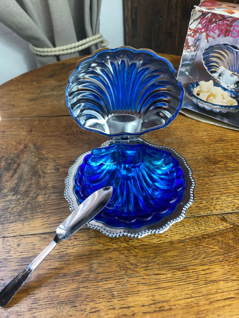 Beurrier coquillage en inox et verre bleu