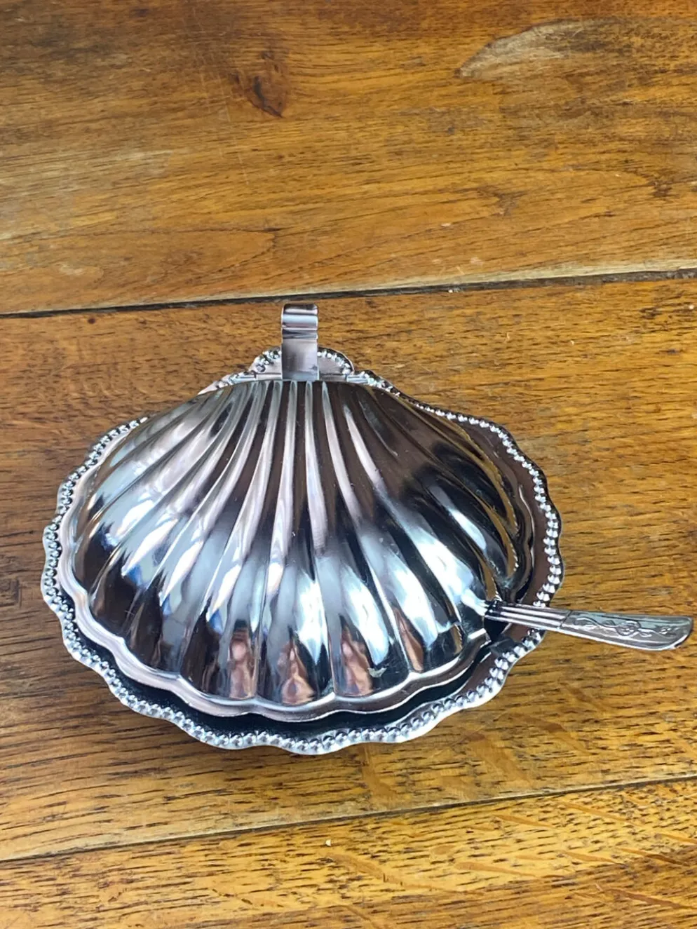 Beurrier coquillage en inox et verre bleu