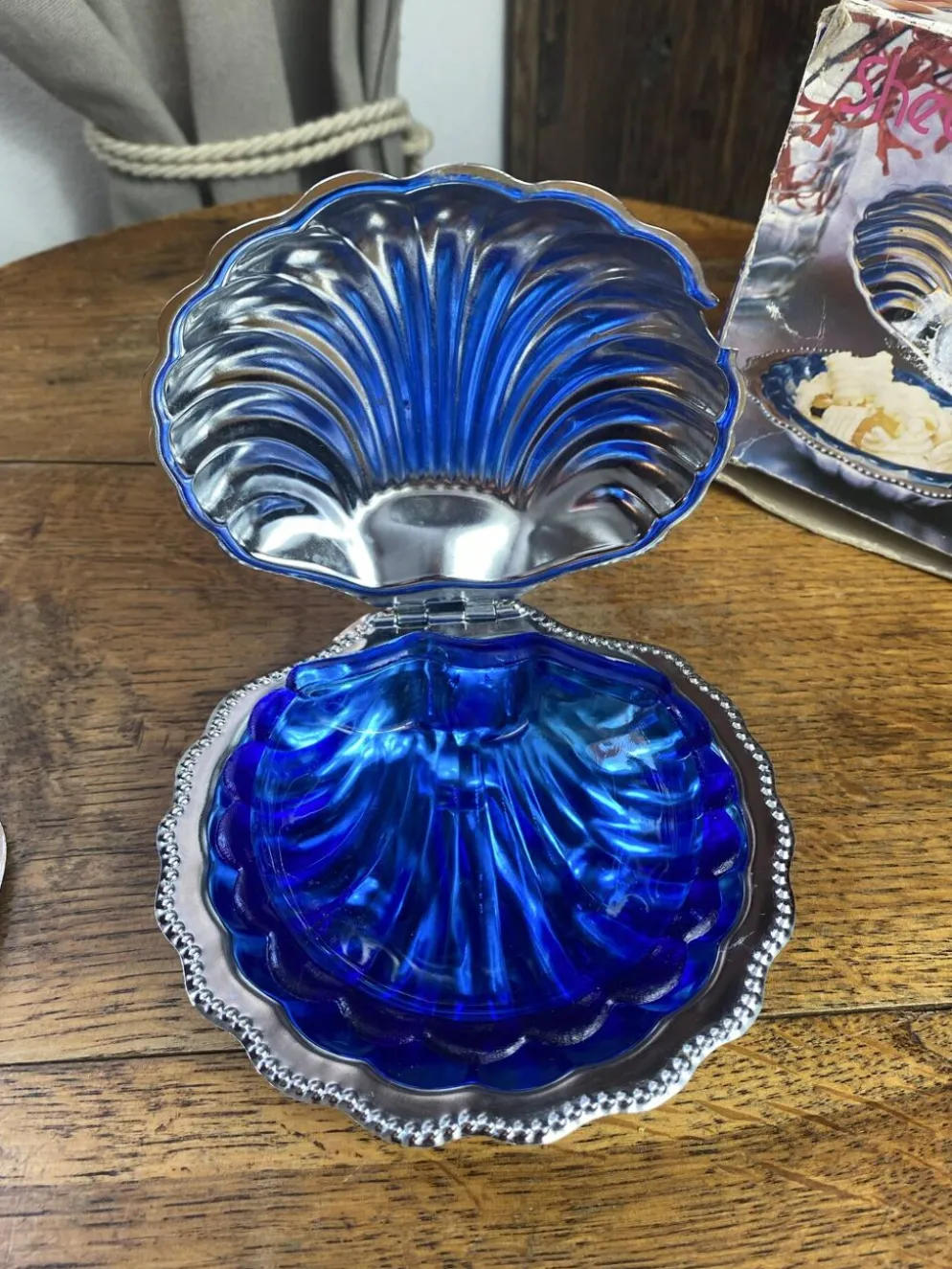 Beurrier coquillage en inox et verre bleu